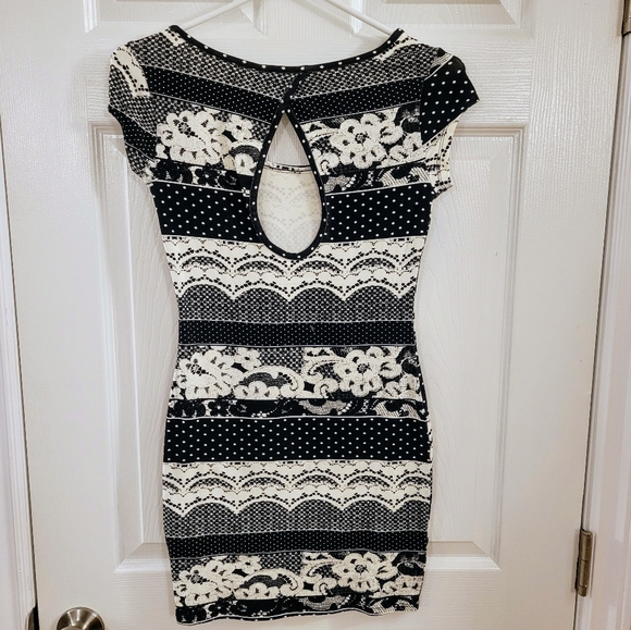HP🎉 S Charlotte Russe - Bodycon printed dress b&w - Picture 5 of 14